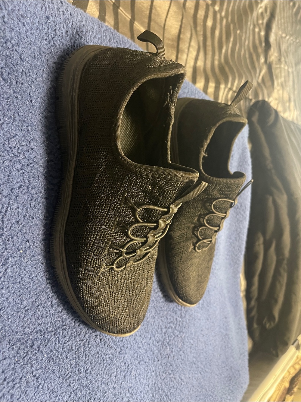 Womens  Black Knit Slip-On Casual Sneakers wide
